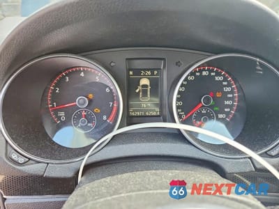 Zdjęcie 9 z 12 samochodu: 2013 VOLKSWAGEN GTI VIN:WVWHD7AJ9DW132524 - miniatura