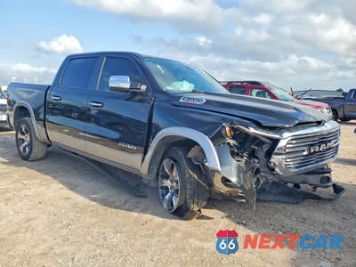Czwarte zdjęcie samochodu z boku: 2020 RAM 1500 LARAMIE VIN:1C6SRFJM8LN201694 - miniatura