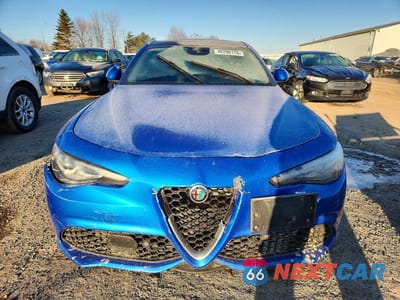 Piąte zdjęcie samochodu w środku: 2018 ALFA ROMEO GIULIA VIN:ZARFAEENXJ7580056 - miniatura