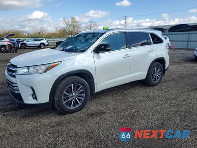 2018 TOYOTA HIGHLANDER XLE 5TDJZRFH0JS525747 - główne zdjęcie licytacji z USA - miniatura