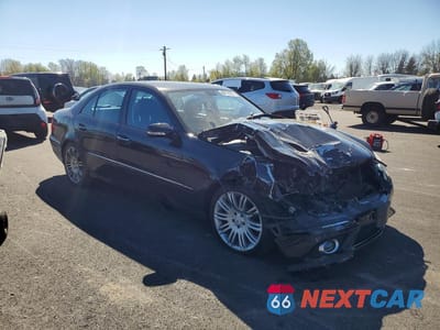 Czwarte zdjęcie samochodu z boku: 2009 MERCEDES-BENZ E 350 VIN:WDBUF56X09B383732 - miniatura