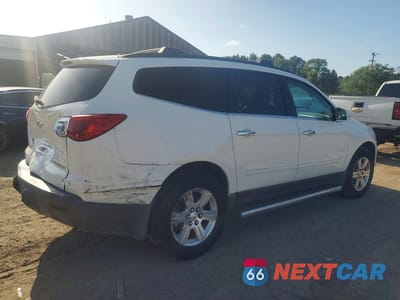 Trzecie zdjęcie samochodu z tyłu: 2012 CHEVROLET TRAVERSE LT VIN:1GNKRGED1CJ261467 - miniatura