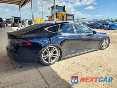 Trzecie zdjęcie samochodu z tyłu: 2013 TESLA MODEL S VIN:5YJSA1DN9DFP07929 - miniatura