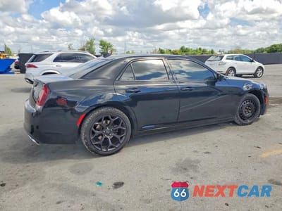 Trzecie zdjęcie samochodu z tyłu: 2019 CHRYSLER 300 S VIN:2C3CCABG2KH648060 - miniatura