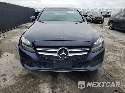 Piąte zdjęcie samochodu w środku: 2018 MERCEDES-BENZ C 300 4MATIC VIN:55SWF4KB8JU242678 - miniatura