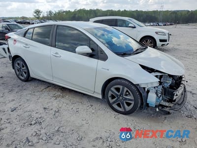 Czwarte zdjęcie samochodu z boku: 2021 TOYOTA PRIUS XLE VIN:JTDKAMFU9M3146912 - miniatura