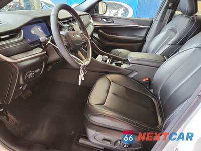 Zdjęcie 7 z 12 samochodu: 2025 JEEP GRAND CHEROKEE LIMITED VIN:1C4RJHBG0SC303116 - miniatura