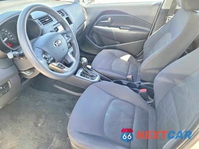Piąte zdjęcie samochodu w środku: 2014 KIA RONDO VIN:KNADM4A36E6330426 - miniatura