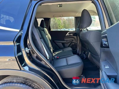 Piąte zdjęcie samochodu w środku: 2025 MITSUBISHI OUTLANDER ES VIN:JA4J3UA81SZ036733 - miniatura