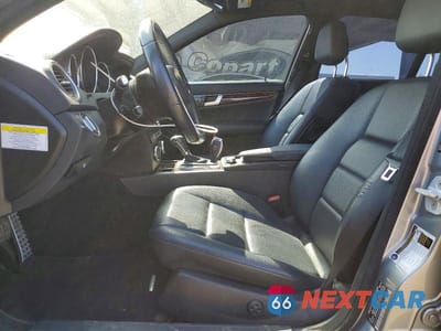 Zdjęcie 7 z 12 samochodu: 2014 MERCEDES-BENZ C 250 VIN:WDDGF4HBXER316220 - miniatura