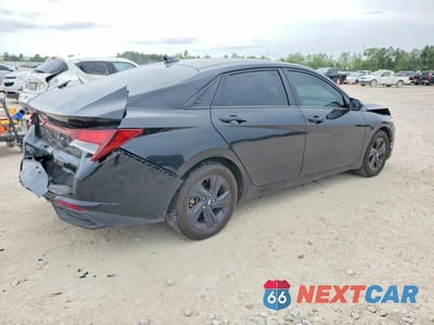 Trzecie zdjęcie samochodu z tyłu: 2021 HYUNDAI ELANTRA VIN:5NPLM4AG6MH030276 - miniatura