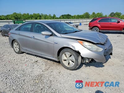 Czwarte zdjęcie samochodu z boku: 2013 HYUNDAI SONATA HYBRID VIN:KMHEC4A48DA078995 - miniatura