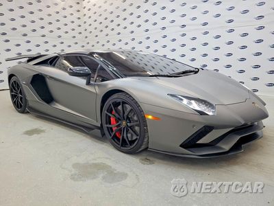 Czwarte zdjęcie samochodu z boku: 2019 LAMBORGHINI AVENTADOR S VIN:ZHWUV4ZD2KLA08113 - miniatura