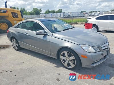 Czwarte zdjęcie samochodu z boku: 2013 MERCEDES-BENZ E 350 VIN:WDDKJ5KB4DF195630 - miniatura