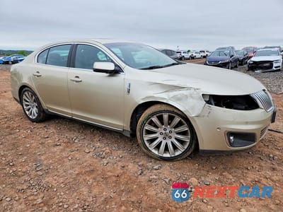 Czwarte zdjęcie samochodu z boku: 2010 LINCOLN MKS VIN:1LNHL9FT2AG608302 - miniatura