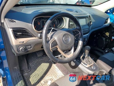 Zdjęcie 8 z 12 samochodu: 2018 JEEP CHEROKEE LATITUDE VIN:1C4PJLCB0JD558919 - miniatura