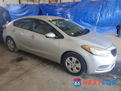 Czwarte zdjęcie samochodu z boku: 2016 KIA FORTE LX VIN:KNAFK4A67G5596524 - miniatura