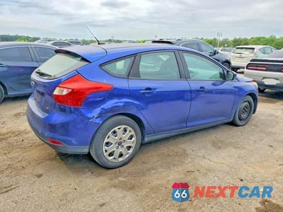 Trzecie zdjęcie samochodu z tyłu: 2012 FORD FOCUS SE VIN:1FAHP3K28CL420659 - miniatura