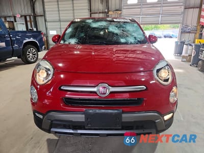Piąte zdjęcie samochodu w środku: 2018 FIAT 500X TREKKING VIN:ZFBCFYCB1JP712147 - miniatura