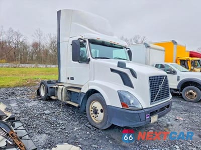 2018 VOLVO VNL SEMI TRUCK 4V4N39TG5JN892801 - główne zdjęcie licytacji z USA - miniatura