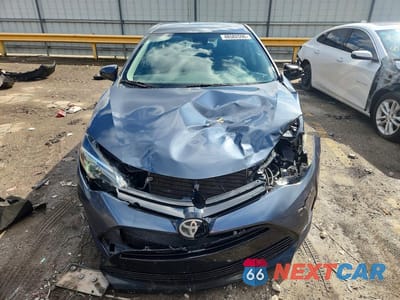 Piąte zdjęcie samochodu w środku: 2018 TOYOTA COROLLA LE VIN:2T1BURHE7JC041461 - miniatura