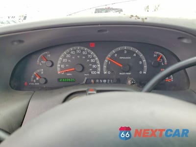 Zdjęcie 9 z 13 samochodu: 2002 FORD EXPEDITION XLT VIN:1FMPU16LX2LA67597 - miniatura