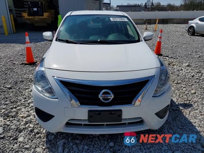 Piąte zdjęcie samochodu w środku: 2018 NISSAN VERSA SV VIN:3N1CN7AP1JL877347 - miniatura
