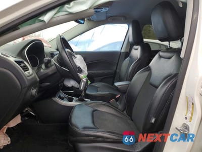 Zdjęcie 7 z 12 samochodu: 2019 JEEP COMPASS LATITUDE VIN:3C4NJDBB2KT593455 - miniatura