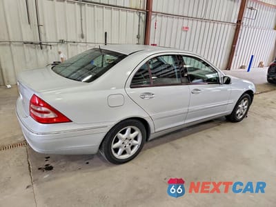 Trzecie zdjęcie samochodu z tyłu: 2002 MERCEDES-BENZ C 240 VIN:WDBRF61J02F165884 - miniatura