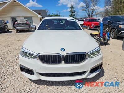 Piąte zdjęcie samochodu w środku: 2019 BMW M550XI VIN:WBAJB9C54KB464617 - miniatura