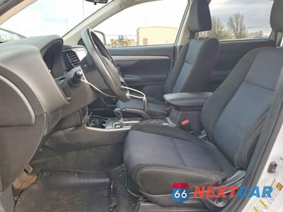 Zdjęcie 7 z 13 samochodu: 2018 MITSUBISHI OUTLANDER SE VIN:JA4AD3A30JZ009517 - miniatura