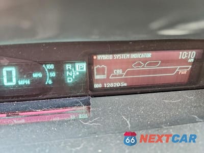 Zdjęcie 9 z 12 samochodu: 2014 TOYOTA PRIUS THREE VIN:JTDKN3DU4E1745053 - miniatura