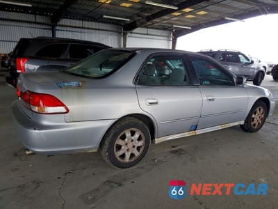 Trzecie zdjęcie samochodu z tyłu: 2001 HONDA ACCORD EX VIN:1HGCG66851A084970 - miniatura
