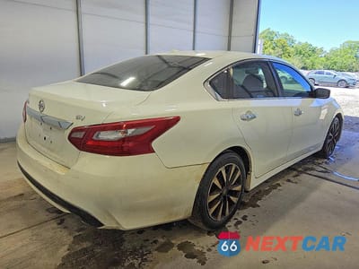 Trzecie zdjęcie samochodu z tyłu: 2018 NISSAN ALTIMA 2.5 SV VIN:1N4AL3AP9JC214841 - miniatura