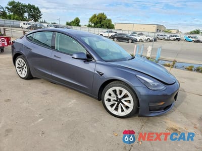 Czwarte zdjęcie samochodu z boku: 2022 TESLA MODEL 3 VIN:5YJ3E1EA6NF370030 - miniatura