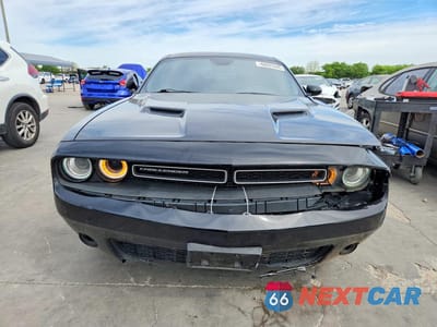 Piąte zdjęcie samochodu w środku: 2019 DODGE CHALLENGER SXT VIN:2C3CDZAGXKH627857 - miniatura