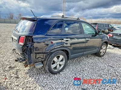 Trzecie zdjęcie samochodu z tyłu: 2013 KIA SORENTO EX VIN:5XYKUDA62DG387691 - miniatura