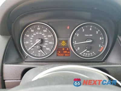 Zdjęcie 9 z 12 samochodu: 2015 BMW X1 XDRIVE28I VIN:WBAVL1C53FVY32144 - miniatura