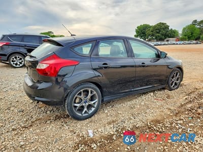 Trzecie zdjęcie samochodu z tyłu: 2014 FORD FOCUS SE VIN:1FADP3K2XEL402987 - miniatura