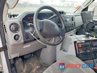Zdjęcie 8 z 13 samochodu: 2018 FORD E350 AMBULANCE VIN:1FDWE3FS0JDC23179 - miniatura