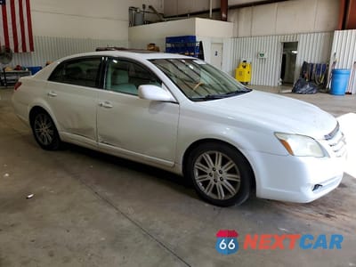 Czwarte zdjęcie samochodu z boku: 2005 TOYOTA AVALON LIMITED VIN:4T1BK36B95U052669 - miniatura