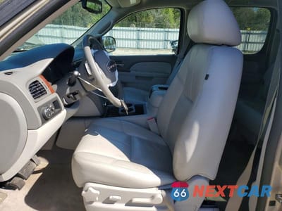Zdjęcie 7 z 13 samochodu: 2014 GMC YUKON VIN:1GKS1KE09ER117870 - miniatura
