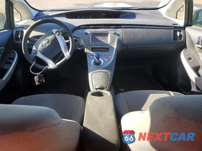 Zdjęcie 8 z 12 samochodu: 2015 TOYOTA PRIUS THREE VIN:JTDKN3DUXF0420818 - miniatura