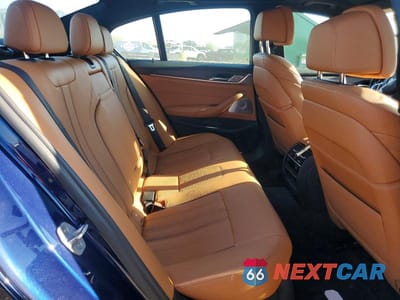 Zdjęcie 10 z 12 samochodu: 2018 BMW M550XI VIN:WBAJB9C5XJG464364 - miniatura