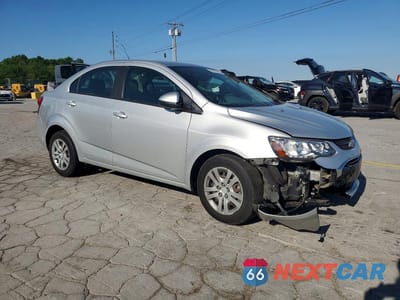Czwarte zdjęcie samochodu z boku: 2018 CHEVROLET SONIC LS VIN:1G1JB5SH1J4112291 - miniatura