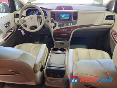Zdjęcie 8 z 13 samochodu: 2013 TOYOTA SIENNA XLE 8-PASSENGER VIN:5TDYK3DC8DS367640 - miniatura