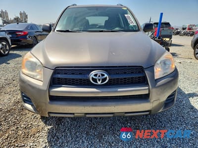 Piąte zdjęcie samochodu w środku: 2011 TOYOTA RAV4 BASE VIN:2T3KF4DV0BW097817 - miniatura