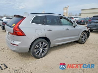 Trzecie zdjęcie samochodu z tyłu: 2022 VOLVO XC60 B5 MOMENTUM VIN:YV4L12RK4N1064888 - miniatura