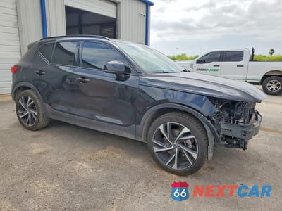 Czwarte zdjęcie samochodu z boku: 2021 VOLVO XC40 T5 R-DESIGN VIN:YV4162UM8M2526850 - miniatura