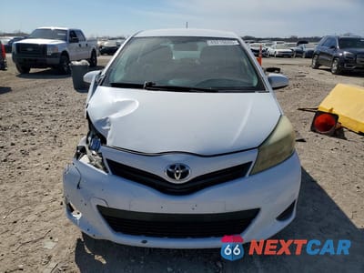Piąte zdjęcie samochodu w środku: 2012 TOYOTA YARIS 5-DOOR LE VIN:JTDKTUD32CD503991 - miniatura